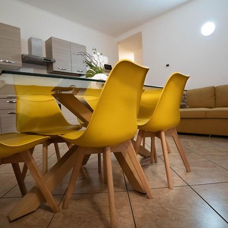 Ambra Apartment Tirano Bagian luar foto